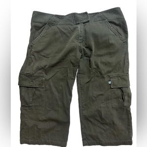 Yagmour Y2K Women’s Green Cargo Utility Shorts Capris Sz 10 or L
